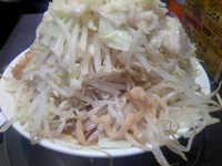 「ラーメン (並) 720￥ ヤサイダブル、ニンニク、アブラ」@ジャンクガレッジ 東京ラーメンストリートの写真