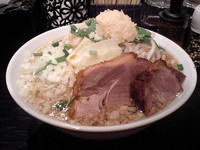 「らーめん（白）中盛り」@麺喰屋 澤 水道橋店の写真