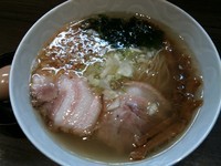 「塩らぁ麺＋名古屋コーチン味付たまご（￥800＋￥150）」@支那そばや 本店の写真