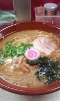 「醤油ラーメン 中盛り」@背脂専門 スーパーラーメンポラリスの写真