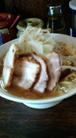 「ガッツリラーメン中盛り＋チャーシュー」@伝家 志木店の写真
