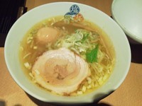 「塩らーめん琥珀 大人の燻製味玉入り」@塩逸品 五代目けいすけ 本店の写真