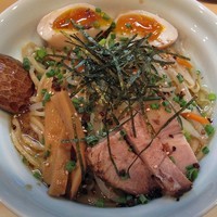 「香味油そば（醤油）￥７００」@つけ麺処 三ツ葉亭の写真