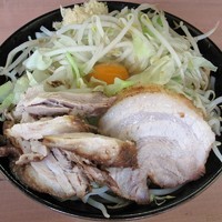 「まぜそば（生卵入り）￥８００」@魔人豚の写真