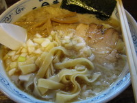 「背脂煮干ラーメン」@二葉 上荻店の写真