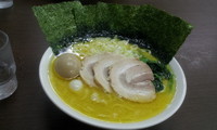「特藤豚骨塩らーめん（大）　油多め味濃いめ」@横浜家系ラーメン 藤家の写真