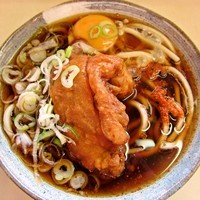 「唐揚げうどん（1個）+生卵　360円+50円＝410円」@弥生軒 6号店の写真