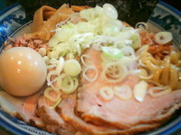 「油そば全部のせ（￥１，１５０）」@兎に角 松戸店の写真