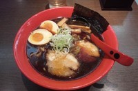 「味玉ブラック」@富山ブラック 麺家いろは 池袋店の写真