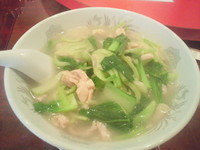 「鶏肉とチンゲン菜麺 714円」@台湾料理 百楽門 松飛台店の写真