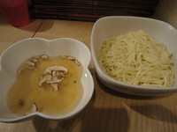 「フランス産鴨のフォアグラと松茸のコンソメロワイヤル風つけめん」@菜の写真