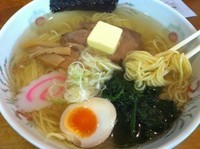 「地鶏支那そば塩 600円＋倉島バター 100円」@支那そば 阿波家の写真