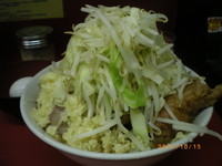 「小豚脂少なめ　ニンニクヤサイ増し増し　￥750　生卵　￥50」@ラーメン二郎 桜台駅前店の写真