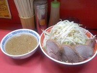 「大豚ラーメン、つけ麺券、麺増し」@ラーメン二郎 上野毛店の写真