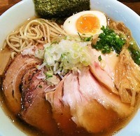 「煮干苦醤油750円チャーシュー2枚200円（炭、バラ、低温）」@喜元門 つくば研究学園店の写真