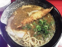 「日替わり（カレーエビフライらーめん+ライス+サラダ）￥850」@らーめん牡丹 難波店の写真