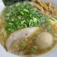 「醤油らーめん（味玉トッピング）」@らーめん そら 炭火焼の写真