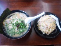 「ラーメン炒飯セット（950円）」@博多ラーメン とんこつ家の写真