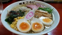 「函館塩ラーメン＋半熟味付け玉子＋中盛り（サービス」@麺屋 こうじの写真