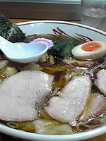 「焼豚ワンタン麺味玉入り」@とら食堂 松戸分店の写真