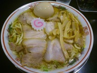 「肉煮干し中華そば￥730＋半熟味付け玉子￥100＝￥830」@肉煮干し中華そば さいころの写真