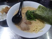 「ラーメン(硬め) ￥680」@武鳳者（アウトロー）の写真