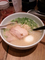 「白丸元味７５０円＋替え玉無料券＋たまご無料券＋ハーフ餃子無料」@博多一風堂 上野広小路店の写真