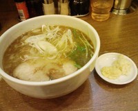「塩そば(細麺が品切れのため、太麺バージョン。650円)」@麺処 慶の写真