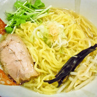 「塩らーめん￥７００＋中盛り￥６０」@旬麺しろ八の写真