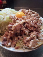 「油そば＋こま切れチャーシュー ヤサイニンニク ９２０円」@らーめん大 蒲田店の写真