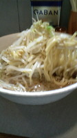 「豚入りラーメン(野菜･ニンニク)700円」@ラーメン 虎ノ門店の写真