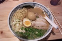 「鶏白湯魚介醤油＋味玉」@麺屋 辰の写真