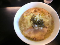 「ワンタンメン（塩味）880円+80円」@鶴麺 鶴見本店の写真