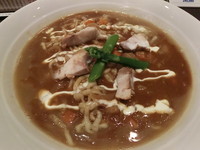 「濃厚カレーラーメン　中盛り（900円）」@三ツ矢堂製麺 大森店の写真