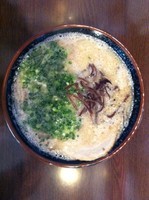 「博多ラーメン（かためん）６００円+替玉１２０円」@博多らーめん 万々の写真
