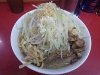 「ラーメン中(ヤサイ、ニンニク) ￥700」@モッコリ豚の写真