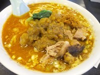 「カレー坦々麺大盛チャーシュー切落し￥９００」@桃天花の写真