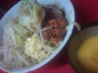 「汁なし（小）＋豚増し＋生卵」@ラーメン二郎 環七一之江店の写真