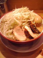 「バリ娘ちゃん（麺少なめ味玉入り）　ヤサイマシ　750円」@らーめん バリ男の写真