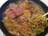 「トリプルスープと四種のきのこ特注麺使用（秋の限定）850円」@はりけんラーメンの写真