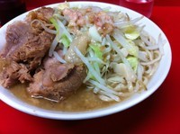 「小豚　麺硬め　（ヤサイニンニクアブラ）」@ラーメン二郎 西台駅前店の写真
