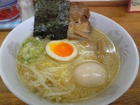 「とんこつ塩ラーメン＋味付玉子」@とんこつらーめん ぼすの写真