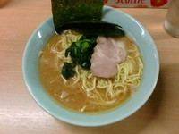「ラーメン　中(￥700)」@横浜ラーメン 武蔵家 日吉店の写真