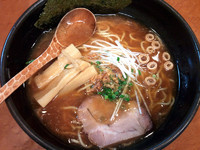 「醤油らあめん(680円)」@海と大地のらあめん ひろや 西川口店の写真