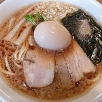 「醤油らーめん（半熟味付玉子トッピング）」@らーめん雅ノ屋の写真