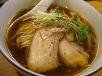 「昔ながらの醤油らぁ麺+炙り豚 780円」@麺や ひだまりの写真