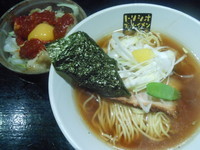 「アッサリトリソバ＋チキンライス」@トリシオブットイメン 井の庄の写真