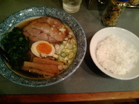 「醤油ら～めん＋サービスライス」@創作ラーメン 龍舞の写真