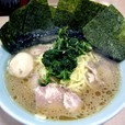 ラーメン(大盛り)＋全部のせ、750円（100円）＋350円