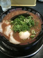 「とんこつラーメン＋味玉」@無鉄砲 東京中野店の写真